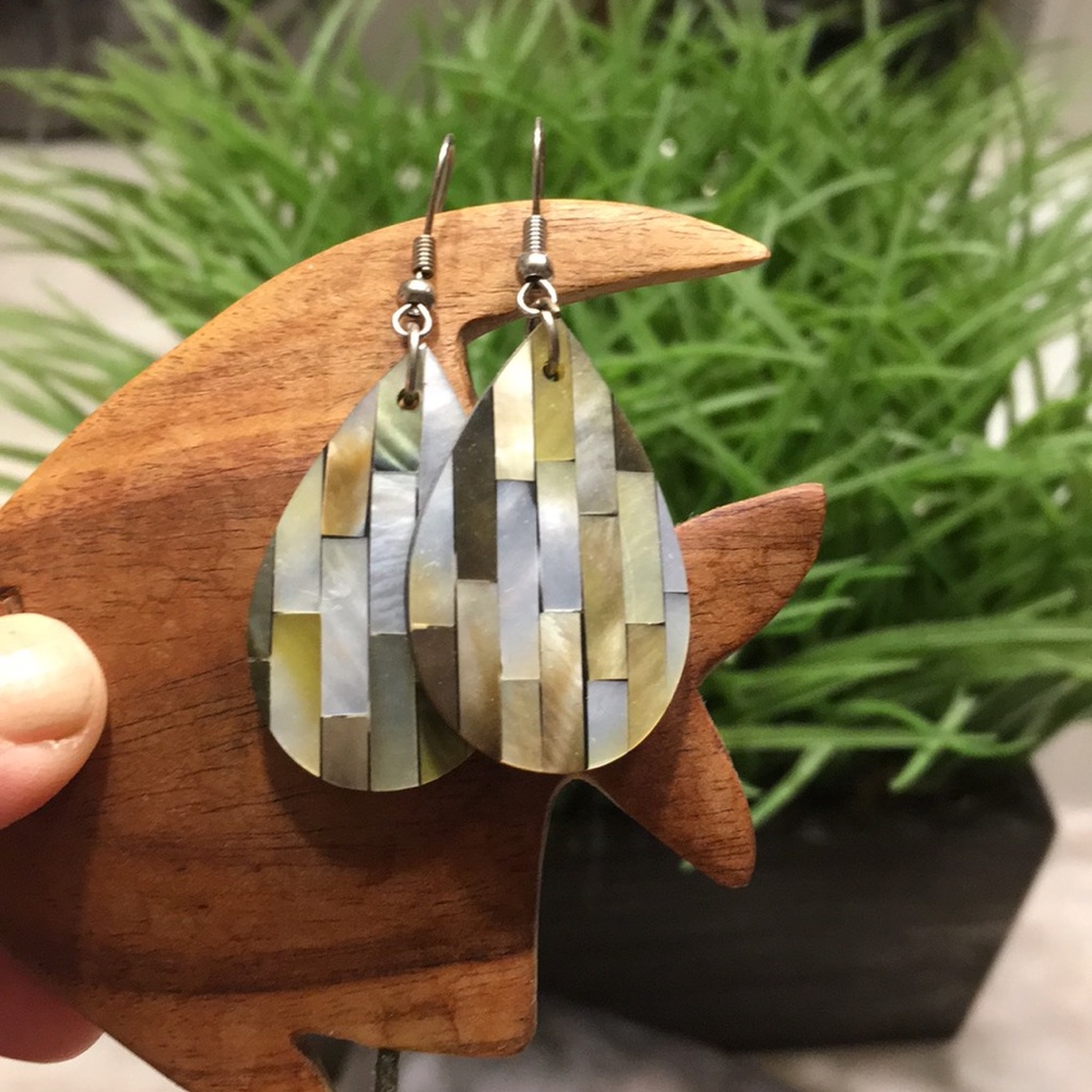 🌸 HP🌸 Gorgeous pearl designed raindrop earrings